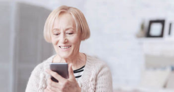Que valent les smartphones pour seniors ? Sélection de smartphones pour les personnes âgées qui éprouvent des difficultés