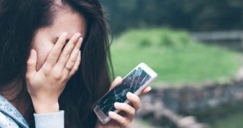 Pourquoi est-il indispensable de faire réparer l’écran fissuré d’un mobile Guide pour aider les personnes dont l’écran de leur smartphone est fissuré