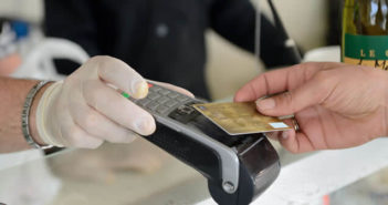 Deux astuces pour protéger sa carte bancaire sans contact Sécuriser votre carte bancaire NFC pour le paiement sans contact