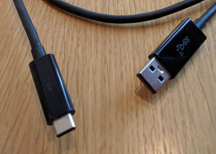 Câble USB utilisé pour le rechargement d'un mobile