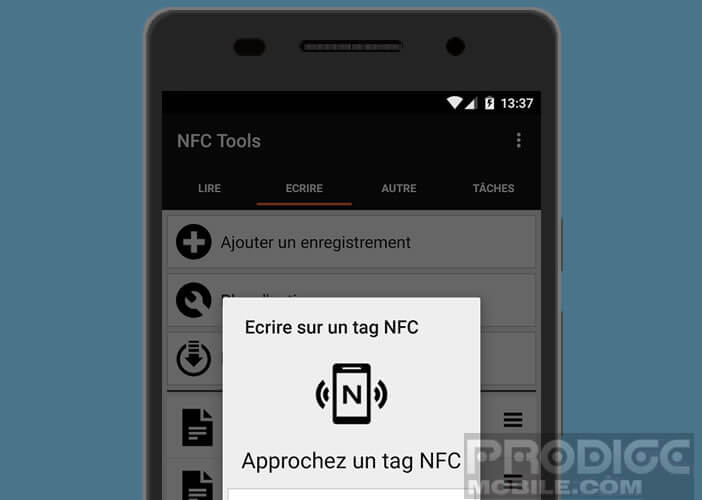 Enregistrer des actions sur un adhésif NFC avec une application