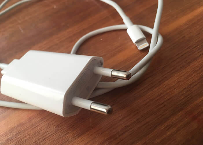 Câble Lightning pour recharger iPhone