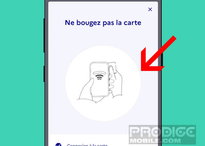 Glisser sa carte d’identité sous son smartphone