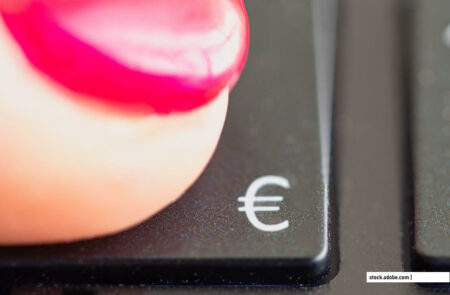 Touche de clavier affichant le sigle euro (€) en surimpression