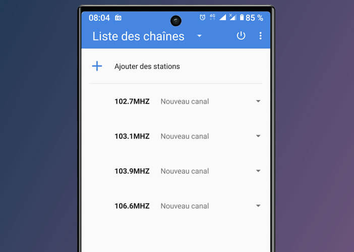 Capture d’écran montrant la liste des stations radio FM enregistrées en favoris sur un smartphone Android