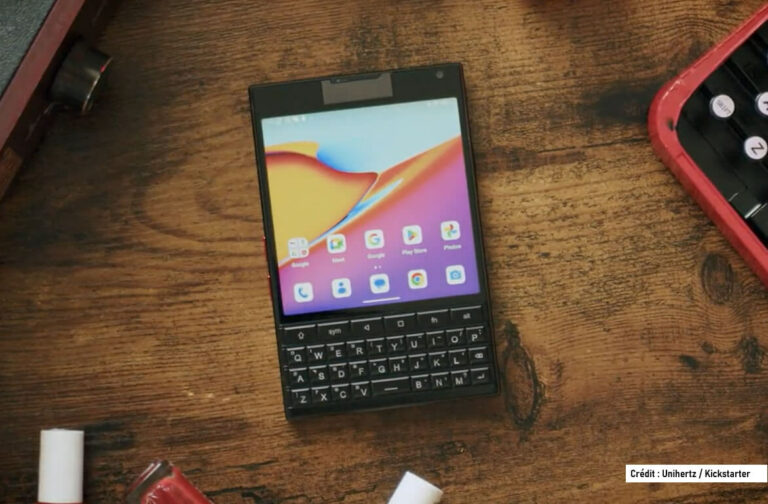 Smartphone Unihertz Titan 2 avec clavier physique rétroéclairé inspiré du BlackBerry