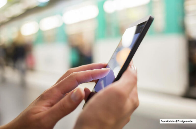Planification d’un itinéraire en transports en commun avec Google Maps sur smartphone