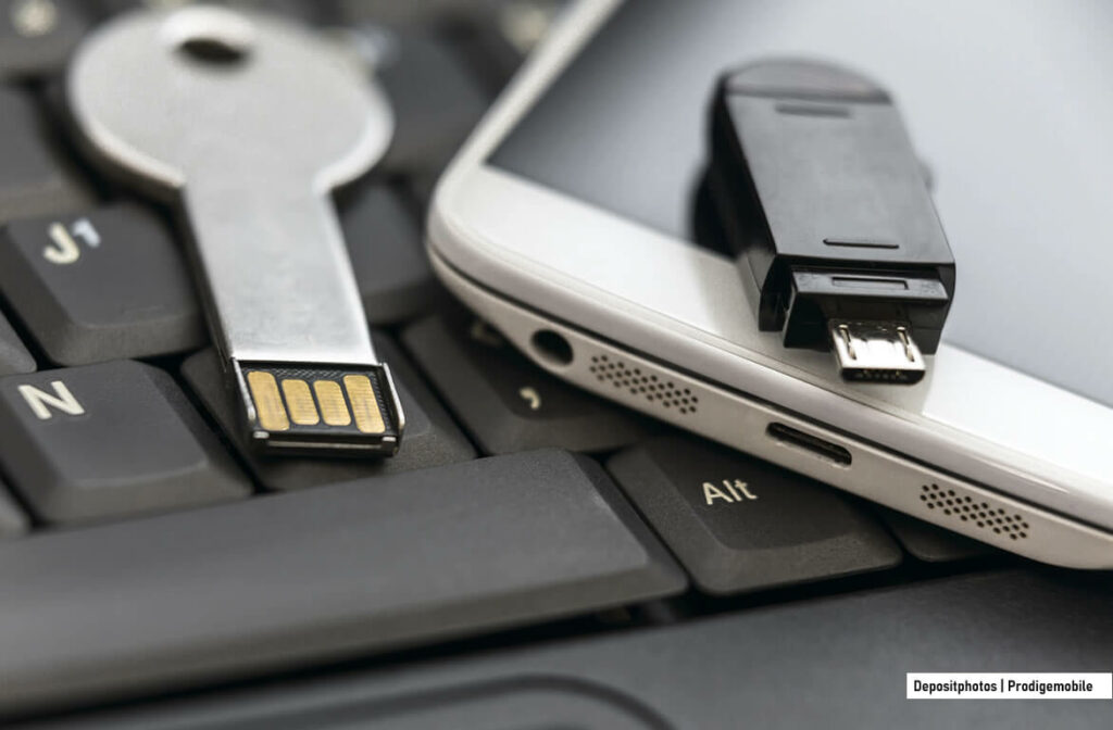 Clé USB connecté à un smartphone Android