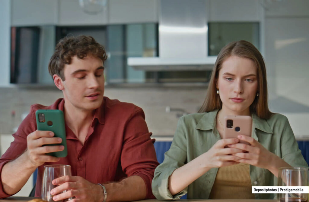 Transférer des fichiers entre deux smartphones en NFC Deux smartphones utilisant le NFC pour partager facilement des fichiers