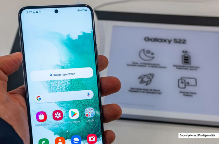 Écran affichant la mise à jour One UI 8 basée sur Android 16 sur un Samsung Galaxy S22