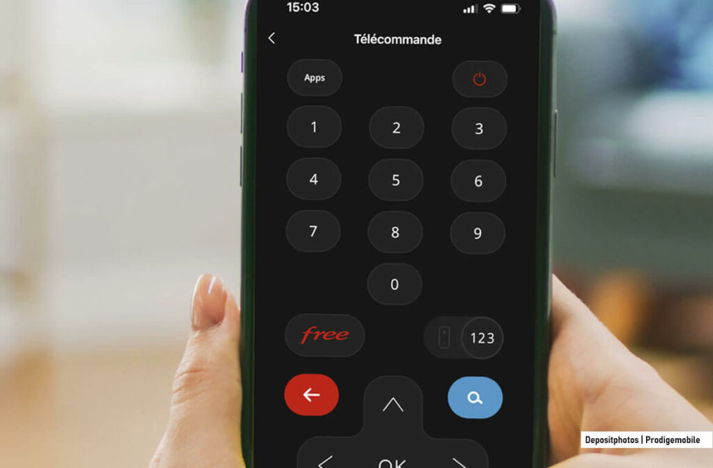 Télécommande virtuelle de Freebox Connect affichée sur un smartphone, pour contrôler la Freebox TV.