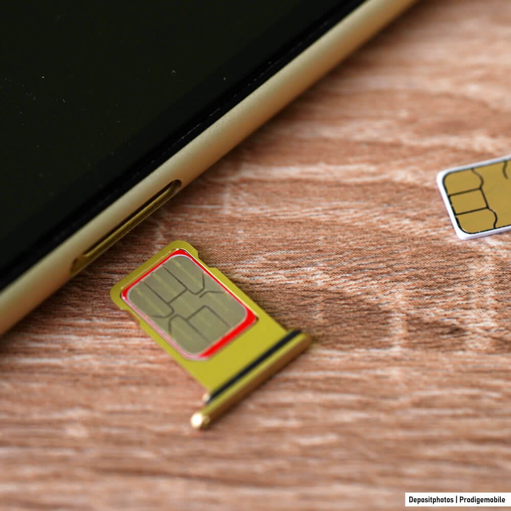 Tiroir de carte SIM ouvert sur un smartphone Android