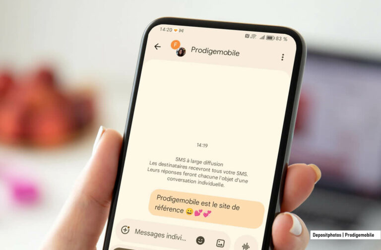 Comment envoyer le même SMS à plusieurs personnes sur Android Écran de smartphone Android affichant l’envoi d’un SMS groupé à plusieurs contacts