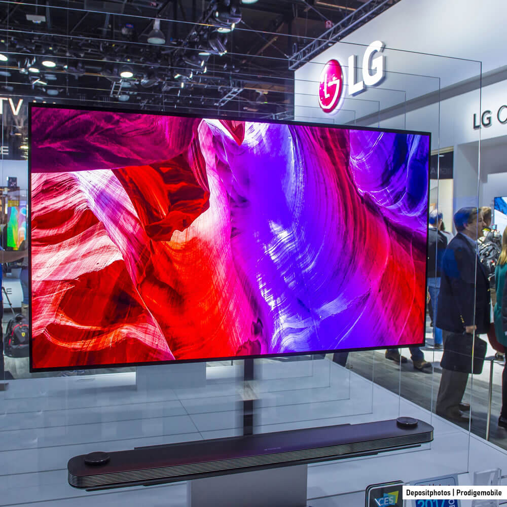 Téléviseur OLED affichant une scène sombre avec des noirs profonds et un contraste élevé